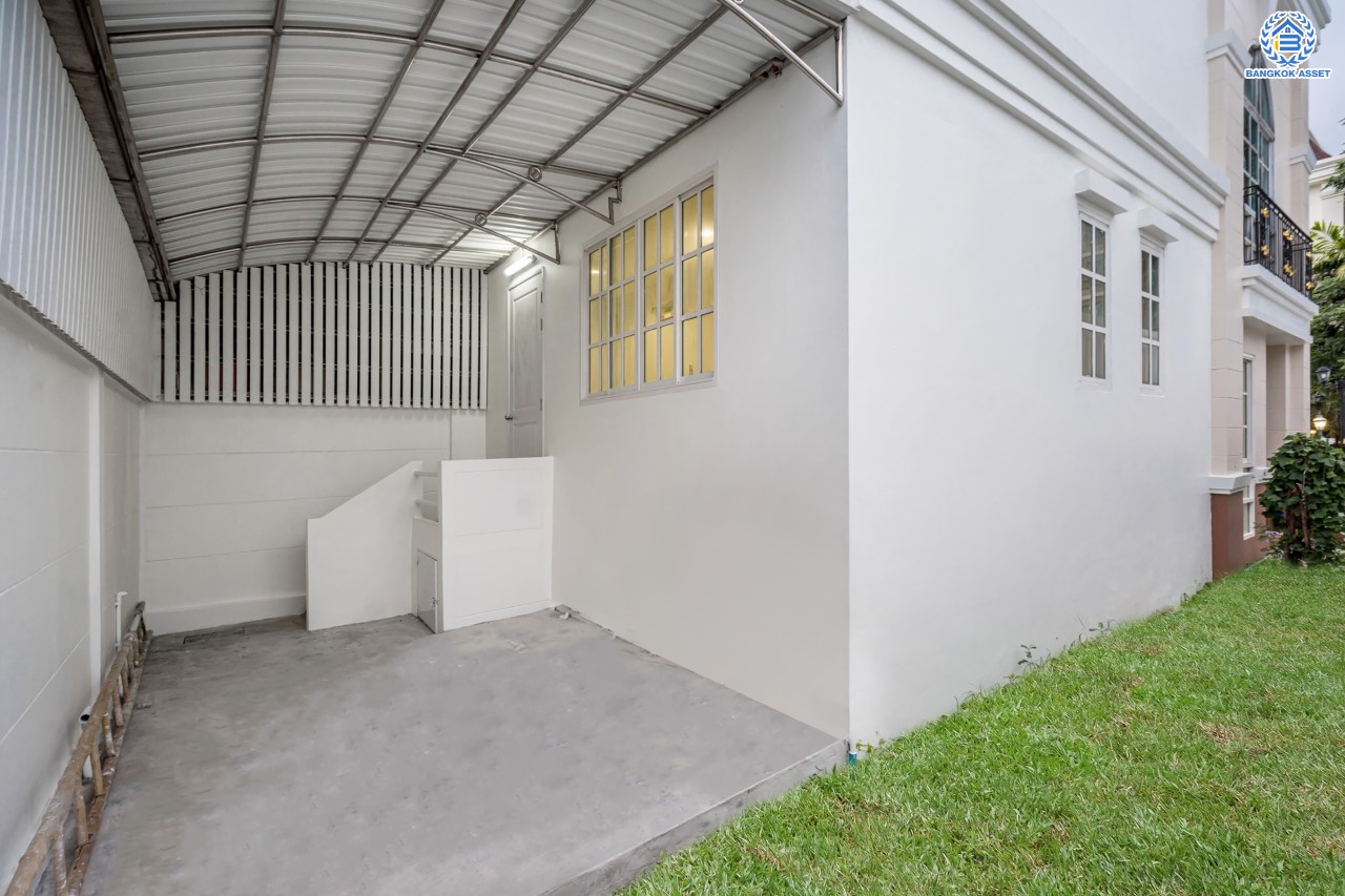 บ้านมือสอง ทาวน์โฮม 3 ชั้น หลังมุม ม.พลัสซิตี้พาร์ค เกษตร-นวมินทร์ เนื้อที่ 33.60 ตร.ว. ฟังก์ชัน 3 ห้องนอน 4 ห้องน้ำ จอดรถได้ 2 คัน บนทำเลศักยภาพ เชื่อมต่อถนนหลายสาย เข้าเมืองก็เป็นเรื่องง่าย ใกล้รถไฟฟ้าสายเขียวอ่อน สถานี "ม.เกษตรศาสตร์" และ ใกล้จุดขึ้นทางด่วน "ฉลองรัช"...